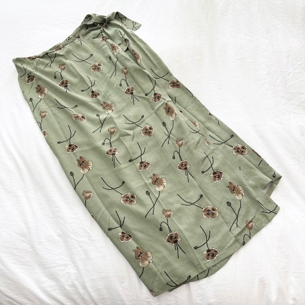 American Eagle Outfitters Vintage Floral Wrap Midi Skirt Sage Green Size 6 - Picture 2 of 5